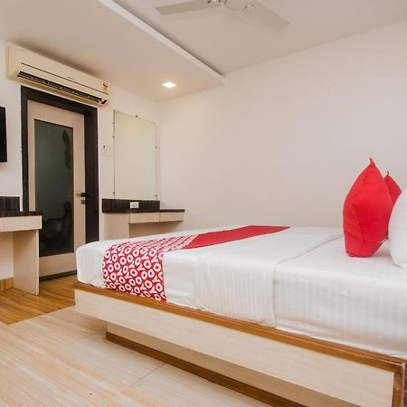 Vaccinated Staff - Capital O 13823 Hotel Praveen International Ulhasnagar Exterior photo