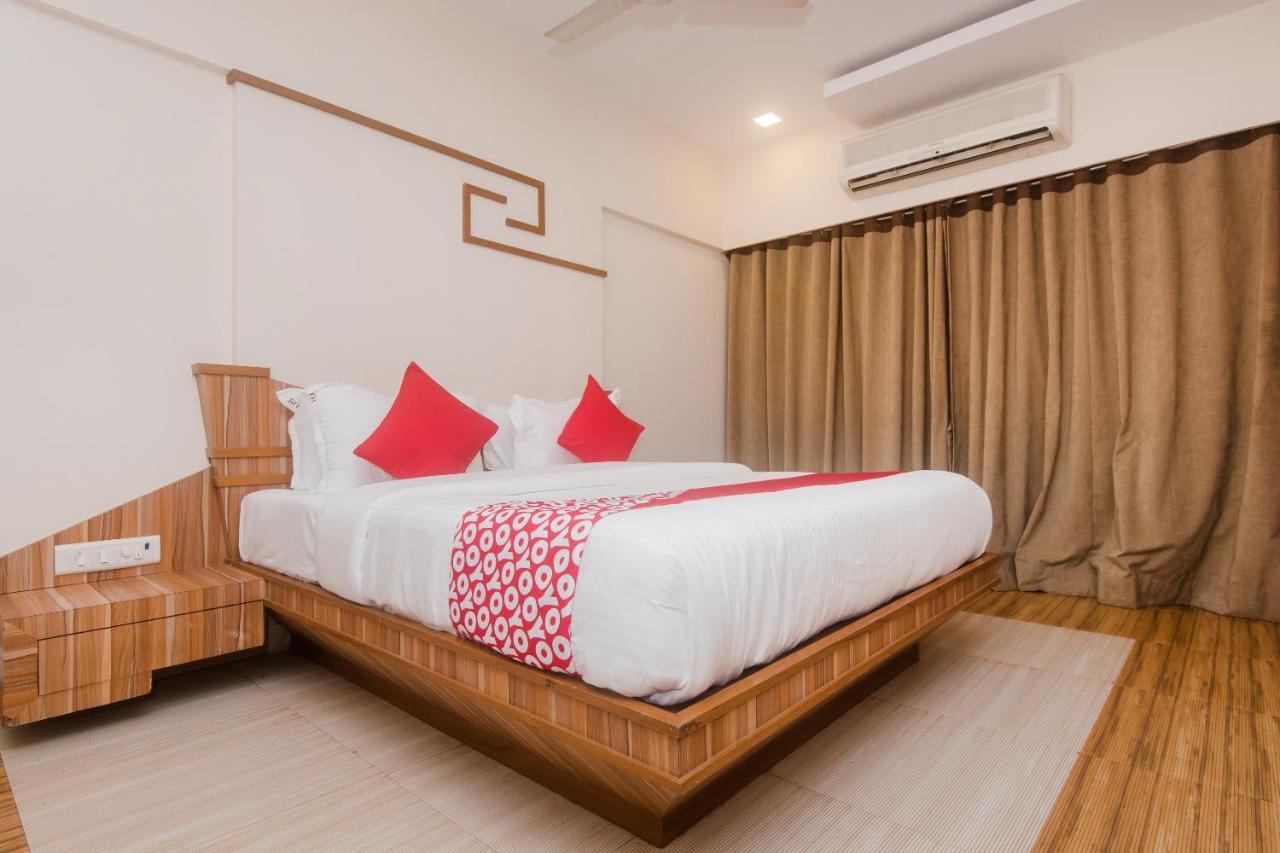 Vaccinated Staff - Capital O 13823 Hotel Praveen International Ulhasnagar Exterior photo