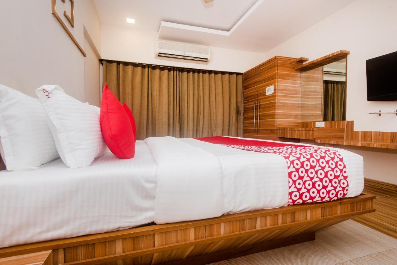 Vaccinated Staff - Capital O 13823 Hotel Praveen International Ulhasnagar Exterior photo